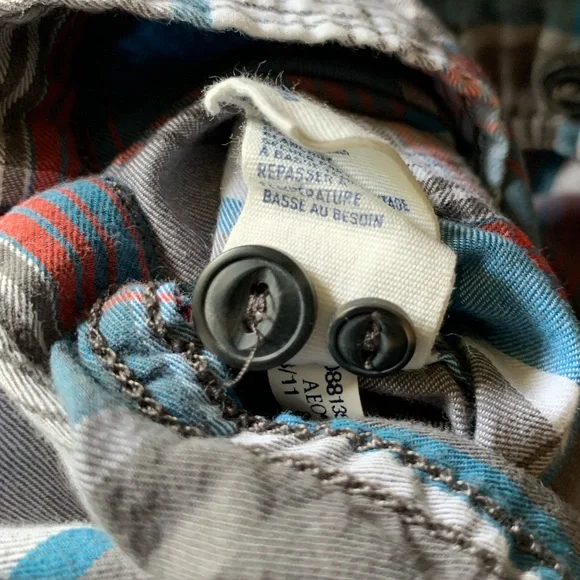 Men’s AEO blue check print button down shirt - Picture 7 of 9